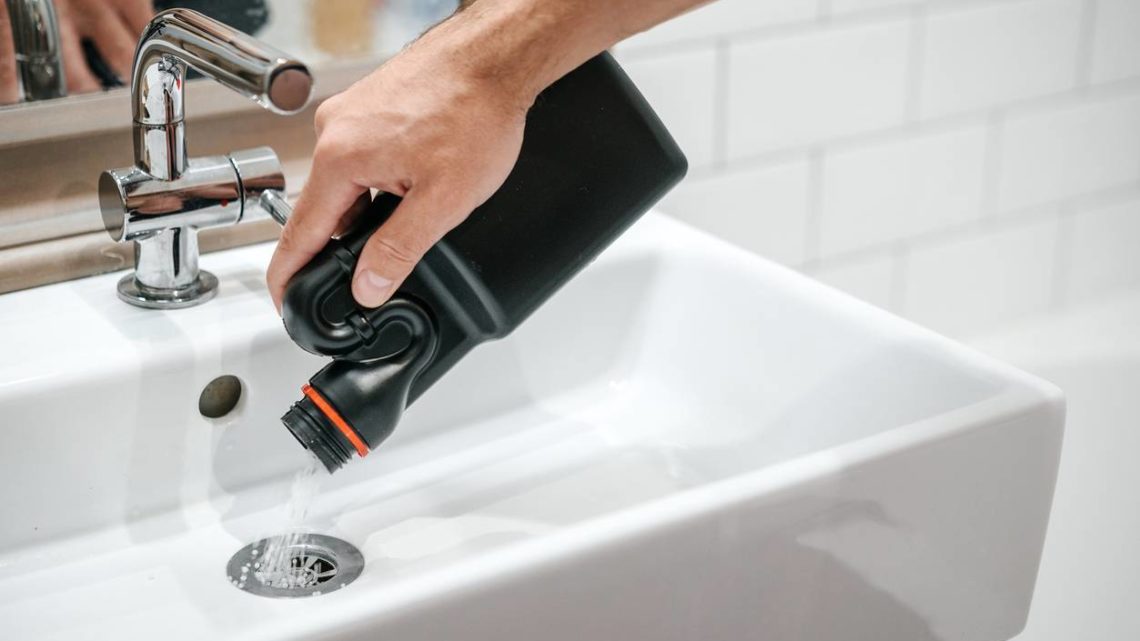 Les dangers des déboucheurs de canalisations Les dangers des déboucheurs de canalisations